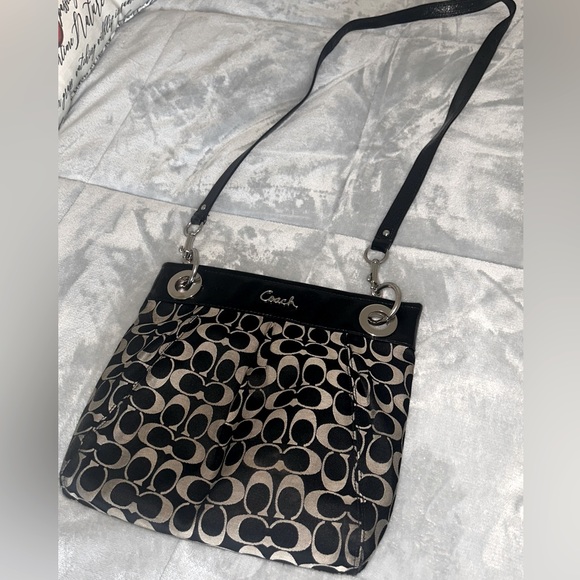 Coach Handbags - Beautiful, pre-owned, hobo, Authentic Coach purse. In great condition!